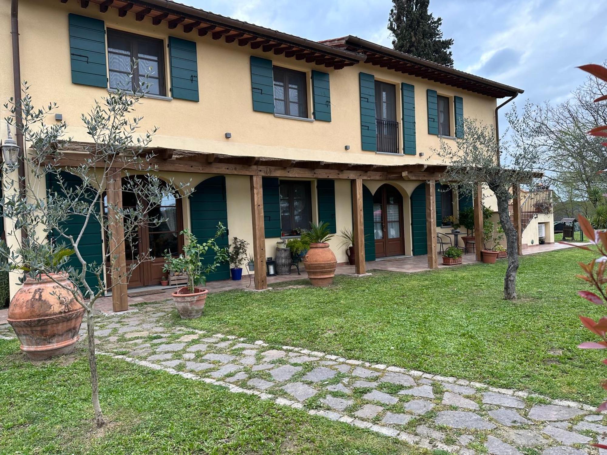 Apartamento Holiday House Cuordinatura Montopoli in Val dʼArno Exterior foto