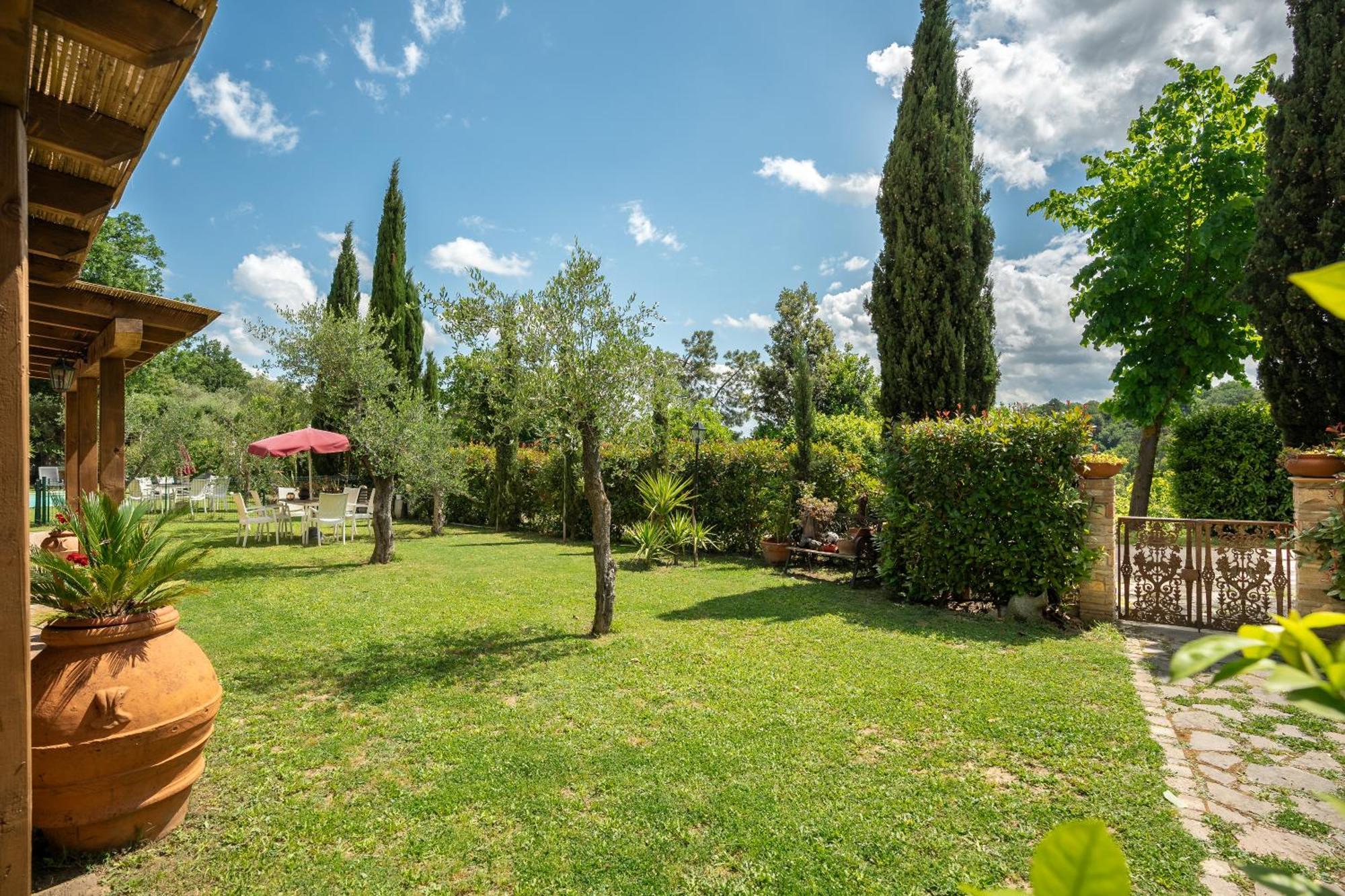 Apartamento Holiday House Cuordinatura Montopoli in Val dʼArno Exterior foto