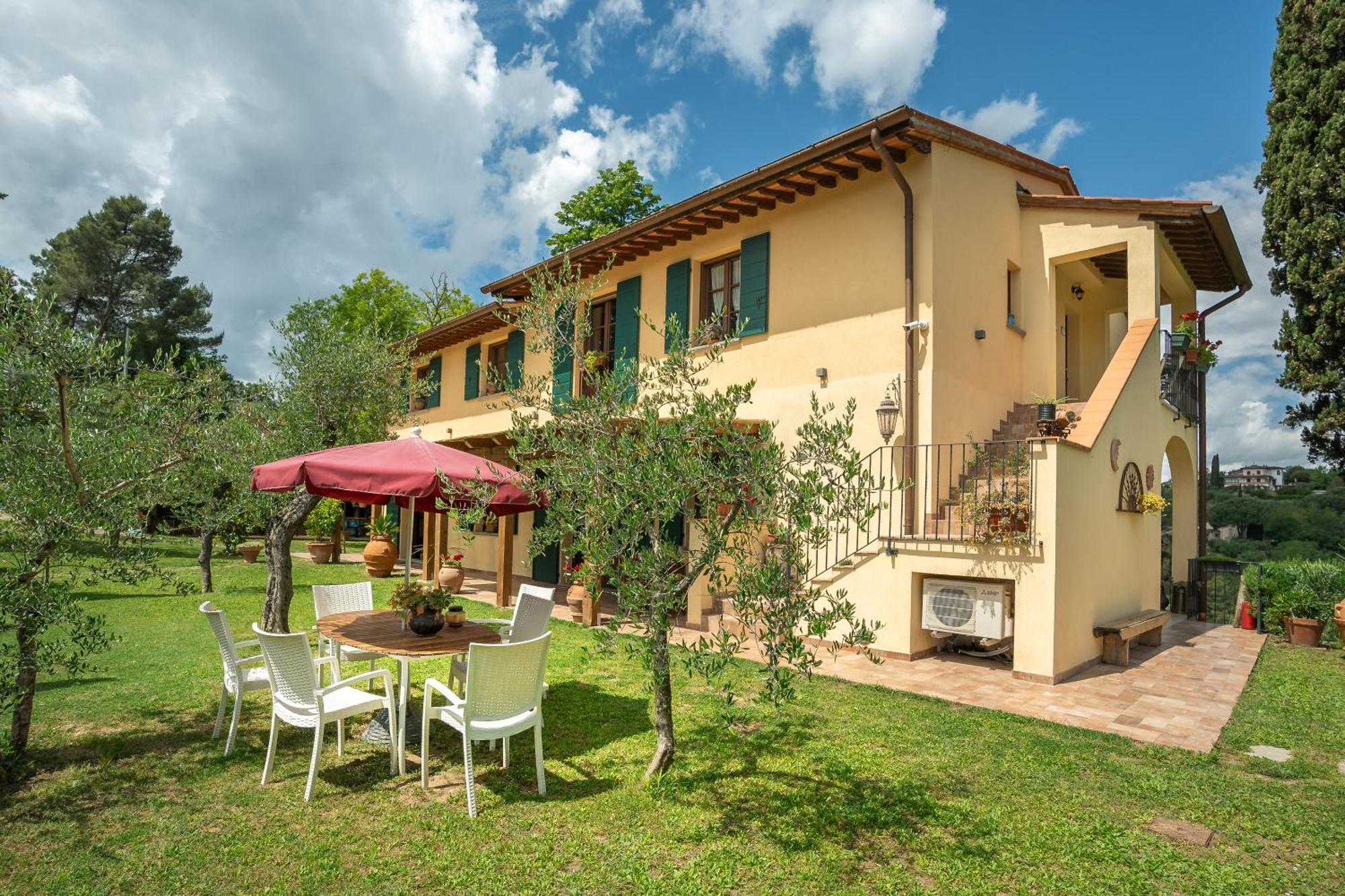 Apartamento Holiday House Cuordinatura Montopoli in Val dʼArno Exterior foto