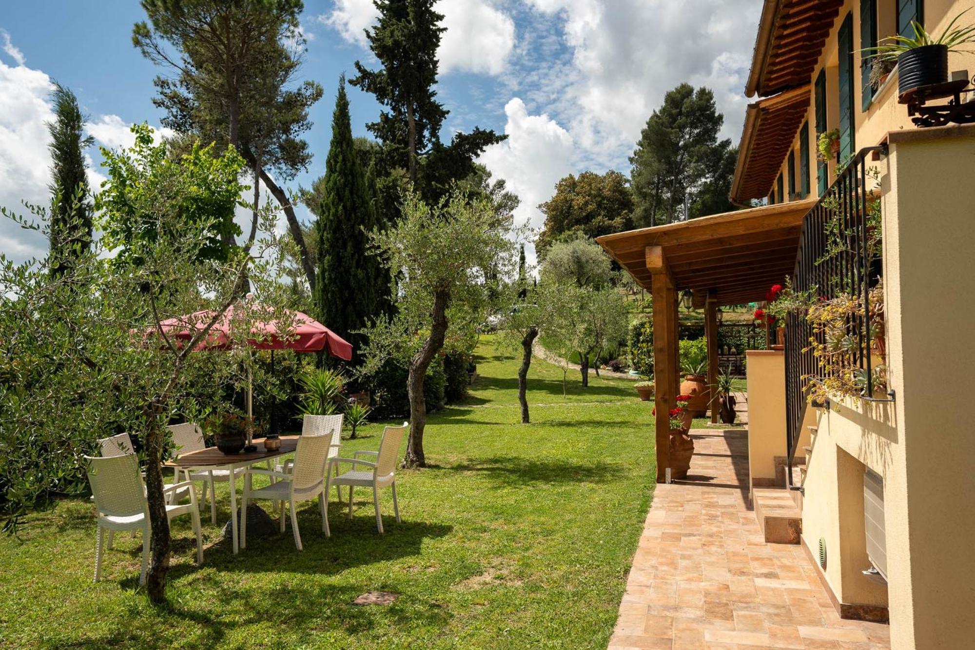 Apartamento Holiday House Cuordinatura Montopoli in Val dʼArno Exterior foto